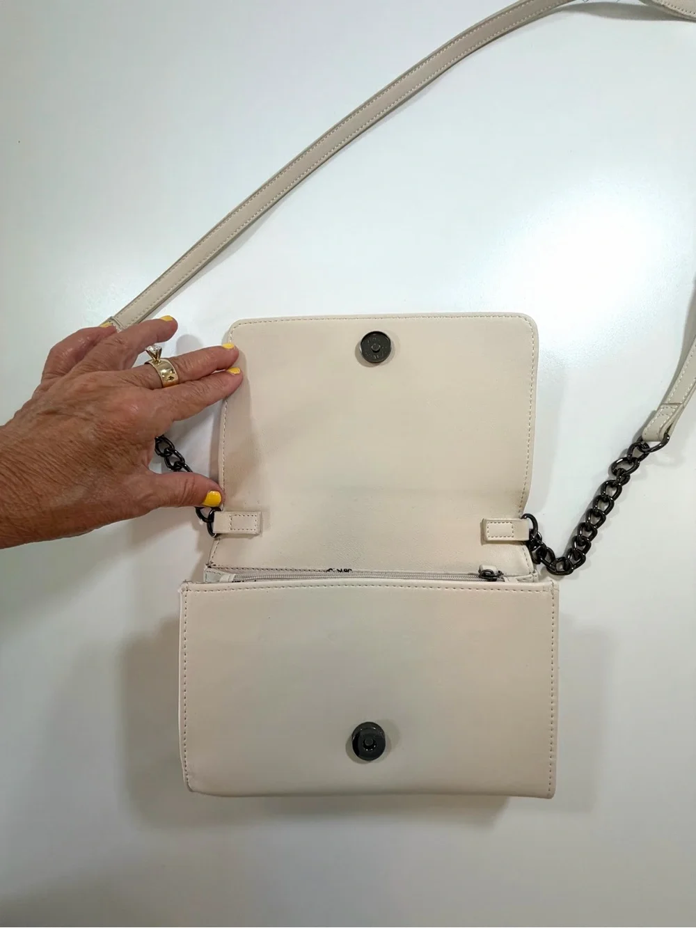 Betsey Johnson XO Skull Stud White Crossbody Bag Gunmetal Chain